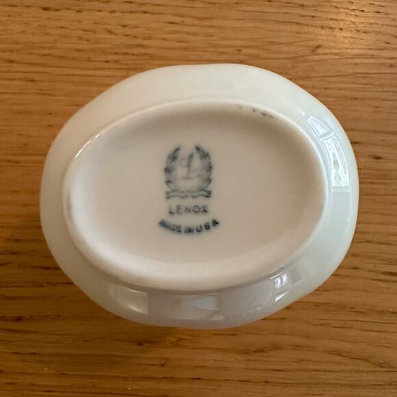 Vintage Creamer by Lenox Colonial Collection Bone China - Picture 7 of 9